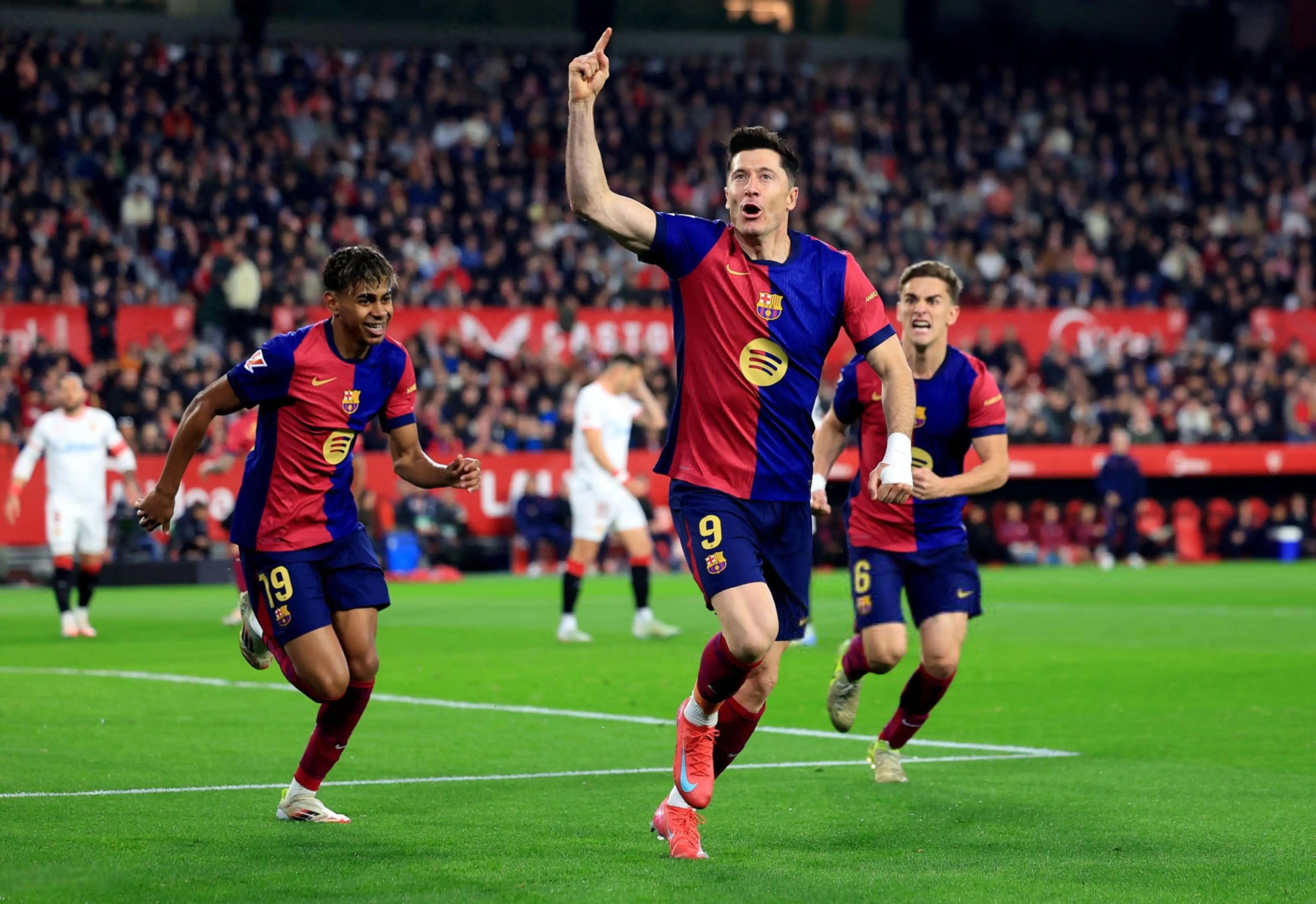 开云App-夺冠首场状态出色，加拿大队观众沸腾！，姆巴佩重返赛场比赛高潮迭起的简单介绍